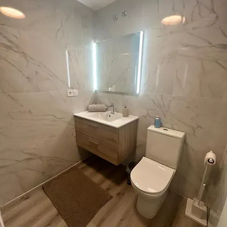 Preciosos Moderno Piso Cerca De La Playa Del Cura Y Todos Servicios En Calle La Loma Апартаменты Торевьиа