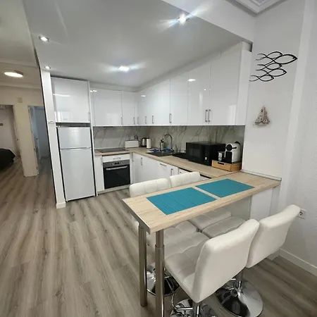 Preciosos Moderno Piso Cerca De La Playa Del Cura Y Todos Servicios En Calle La Loma * טורבייחה